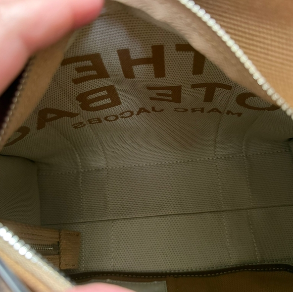 The Jacquard Medium Tote Bag - Picture 4 of 6